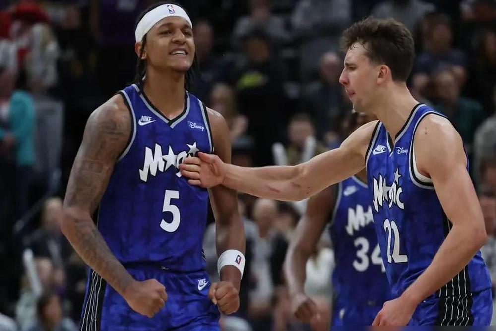 灰熊主场大胜热火,莫兰特孤品犹存 灰熊主场大胜热火,莫兰特孤品犹存