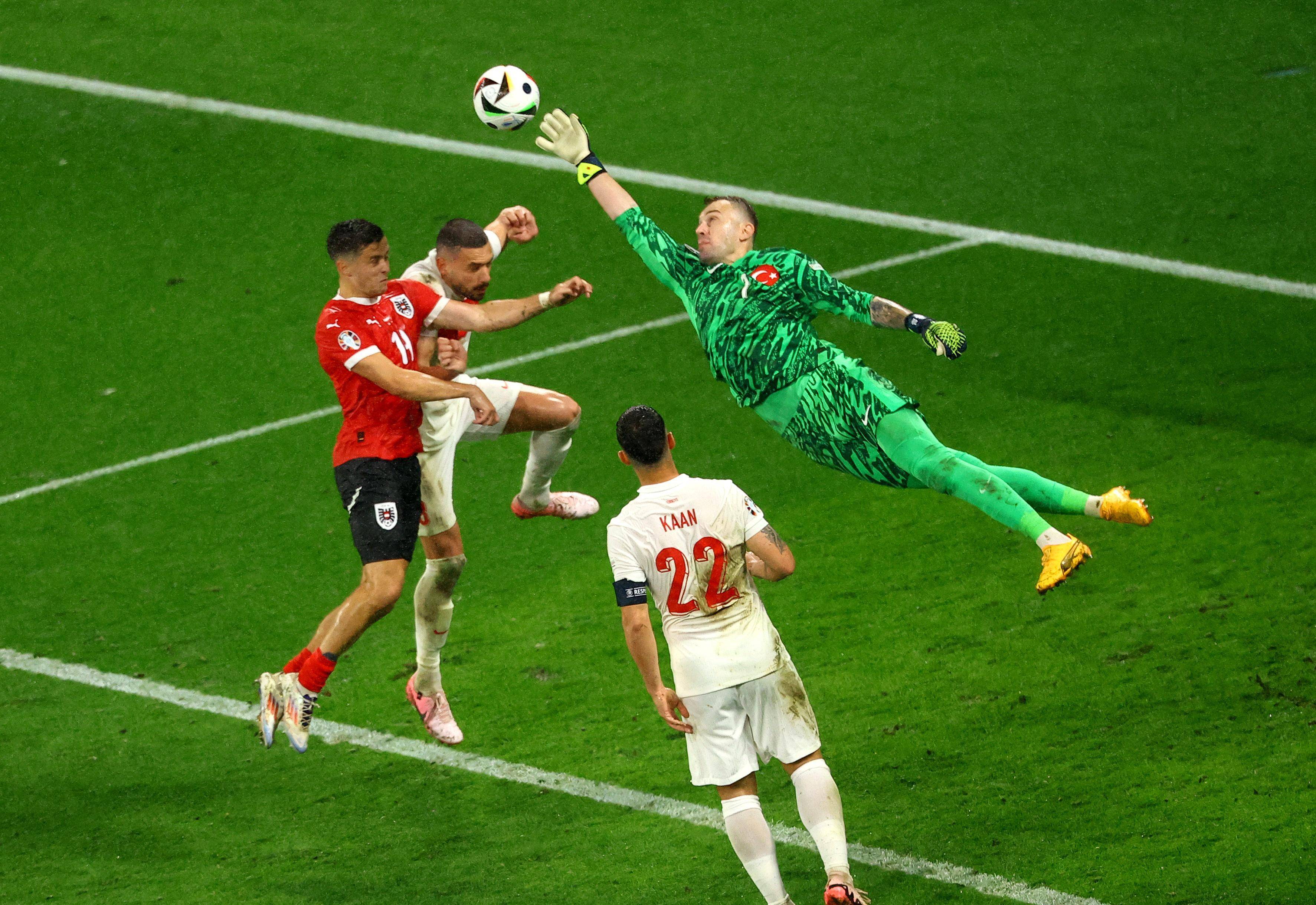 欧洲国家队斗志昂扬赛场上演精彩对决