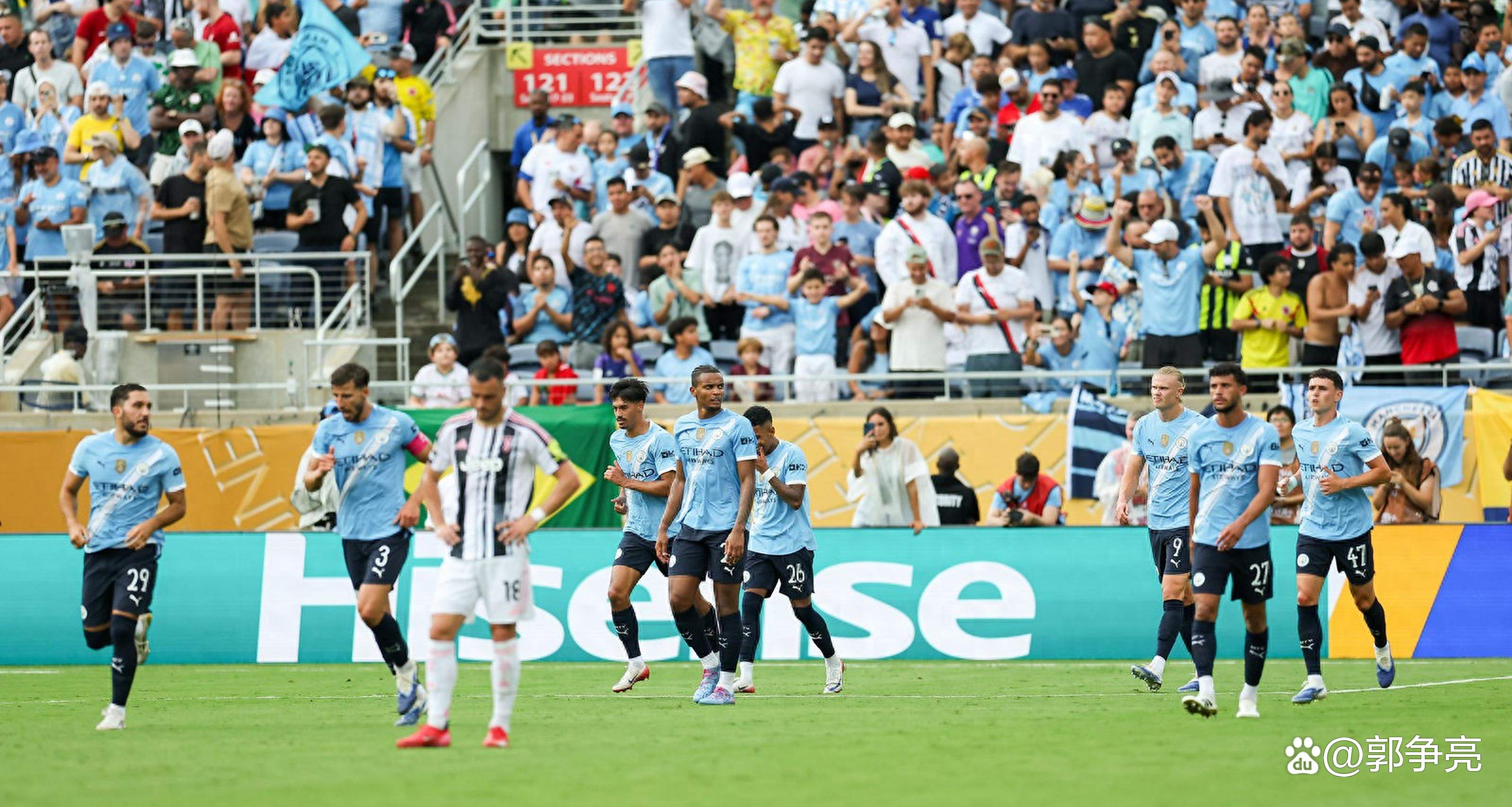 曼城球迷欢呼,对手难以组织反击 曼城球迷欢呼,对手难以组织反击