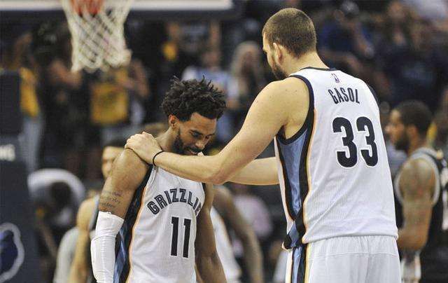 波兰男篮碾压灰熊,费沃斯送出助攻 波兰男篮碾压灰熊,费沃斯送出助攻