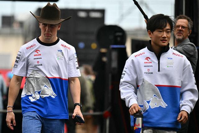 阿斯顿马丁鏖战红牛二队，皮亚斯特里统治全场