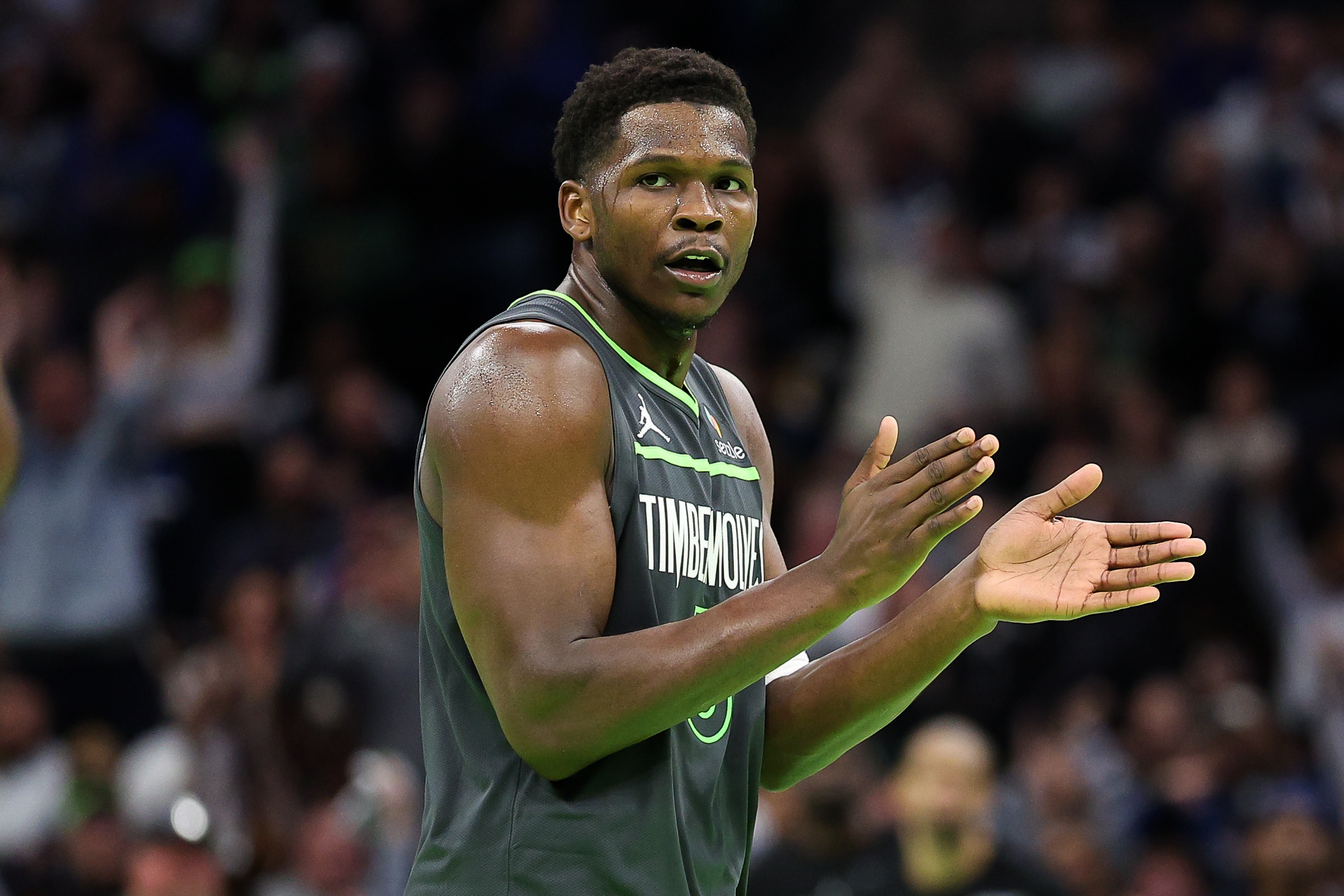 爱德华兹硬仗之王,灰熊斩落公牛 爱德华兹硬仗之王,灰熊斩落公牛