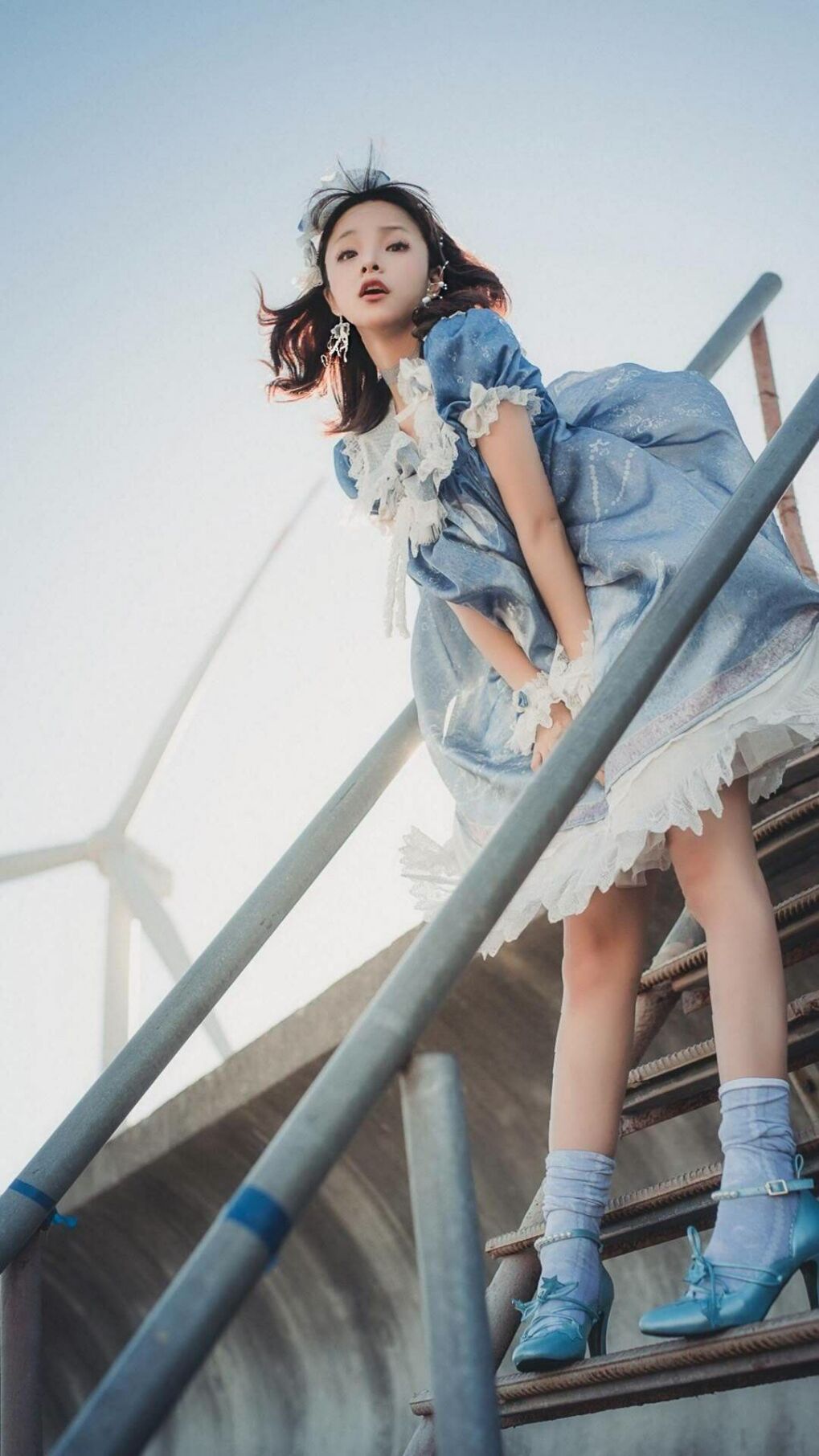 东方的深圳,西方的湖,当浓眉接管欧冠,CBA的铁血正在鏖战