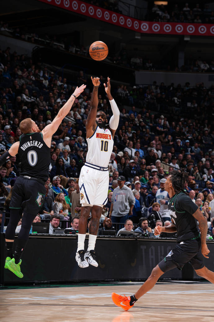 山西队对阵活塞，约基奇末节接管比赛